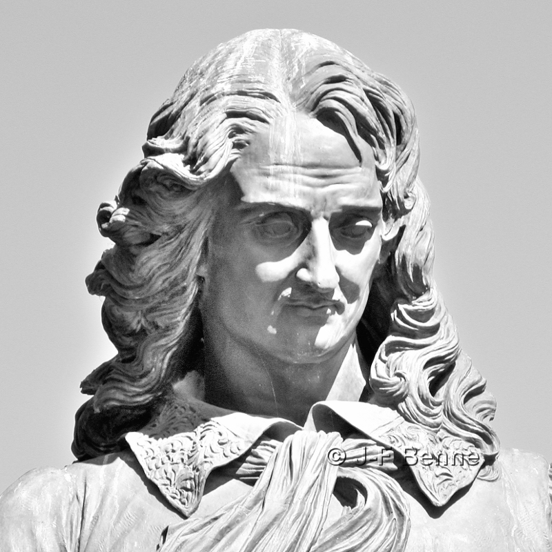 Statue de Pierre Paul Riquet à Béziers. Il s&#39;agit seulement du portrait, - statue-paul-riquet-beziers