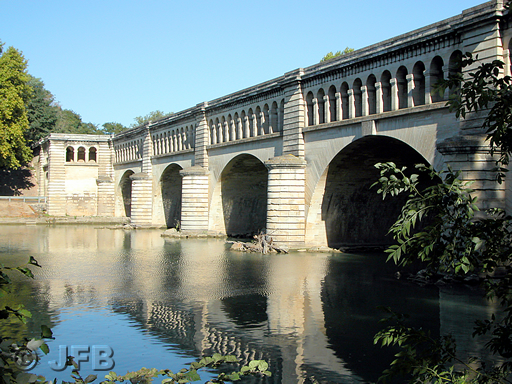 Vue du pont-canal depuis la rive droite de l'Orb