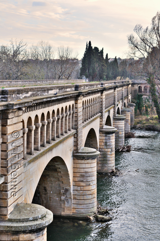 Le Pont-canal sur l'Orb vu de la rive gauche