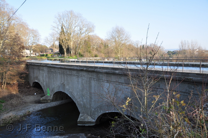 Vue de l'acqueduc et de l'Orbiel, en amont du pont-canal