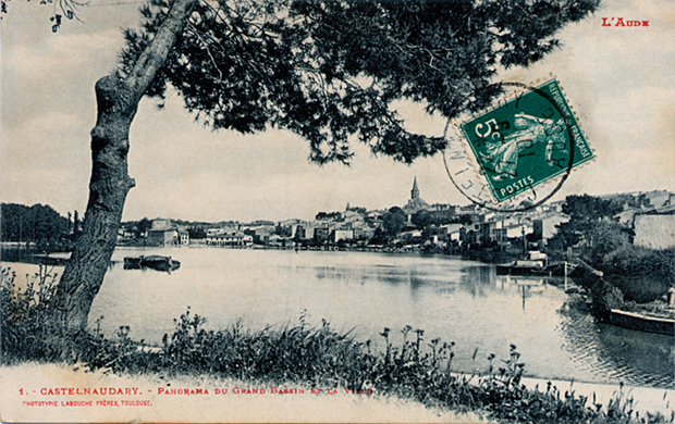 Vue d'ensemble du Grand bassin et de la ville de Castelnaudary