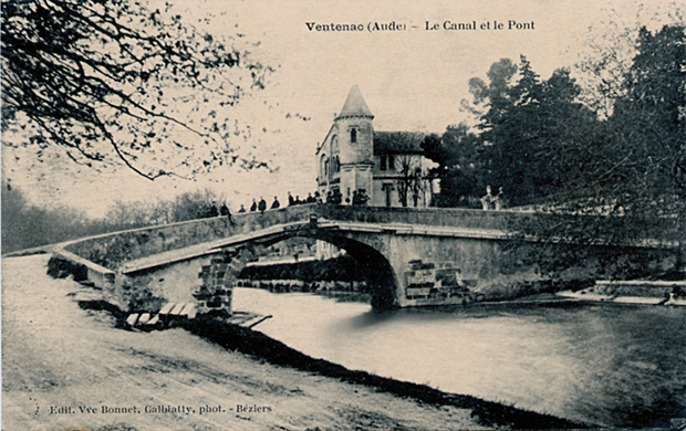 Ventenac, dans l'Aude, le Canal Du Midi, et le pont...
