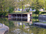 Vue du lavoir depuis l'écluse