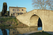 Le pont, face au soleil, le soir...