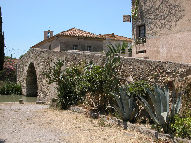 Canal du Midi : Le pont et la chapelle