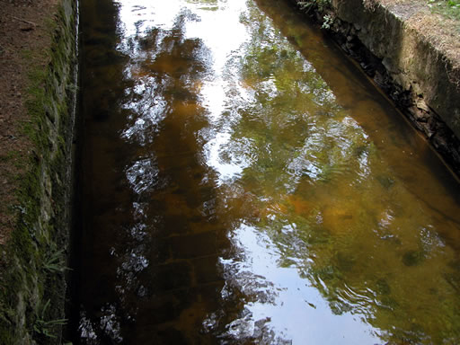 Reflets du ciel dans la Rigole de la Montagne