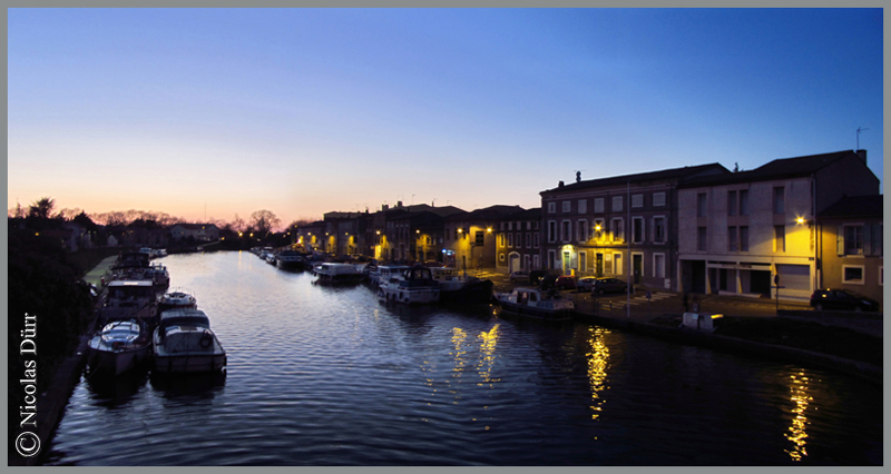 2015-nocturne-canal-du-midi-castelnaudary-depuis-le-pont-vieux-vue-en-amont