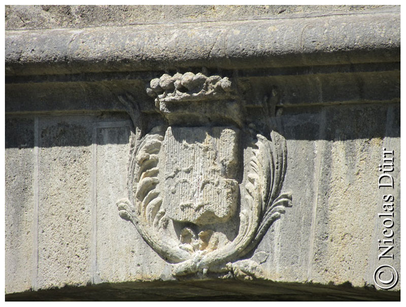 L'écusson à la croix du Languedoc sur le Pont Neuf d'Argeliers