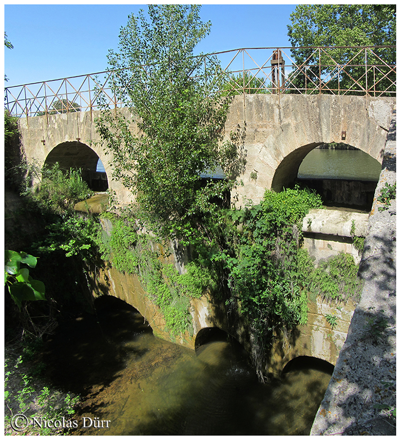 vue-plongeante-sur-l-epanchoir-de-quarante