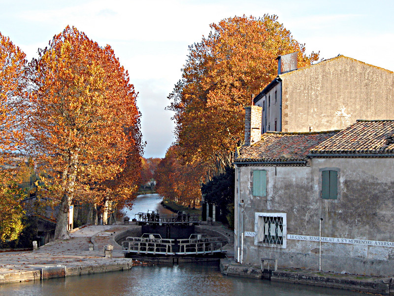 Canal du Midi : l'automne sur l'écluse Saint-Roch à Castelnaudary